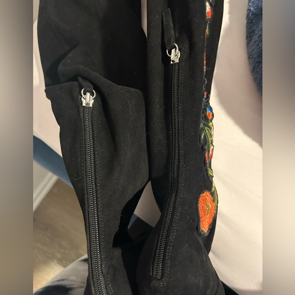 STEVE MADDEN lightly worn knee high embroidered boots - Picture 7 of 8